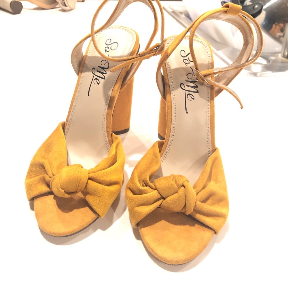 Mustard yellow heels🌼
